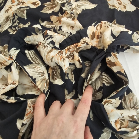 Lulus Navy Floral Long Sleeve Wrap Romper Size Small Holiday Outfit Date Nite - Picture 15 of 16